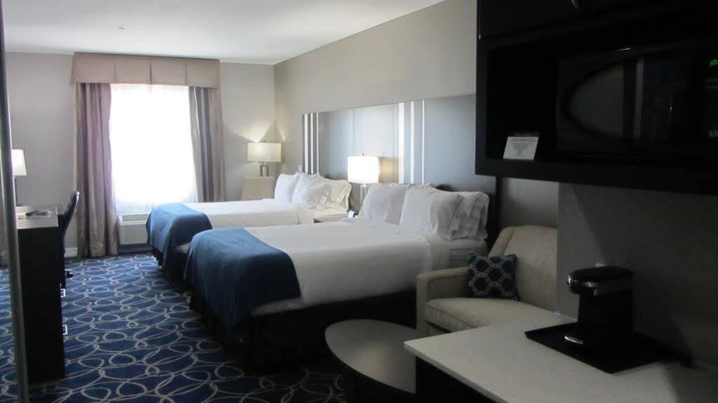 Holiday Inn Express And Suites Houston North - Iah Area By Ihg Zewnętrze zdjęcie